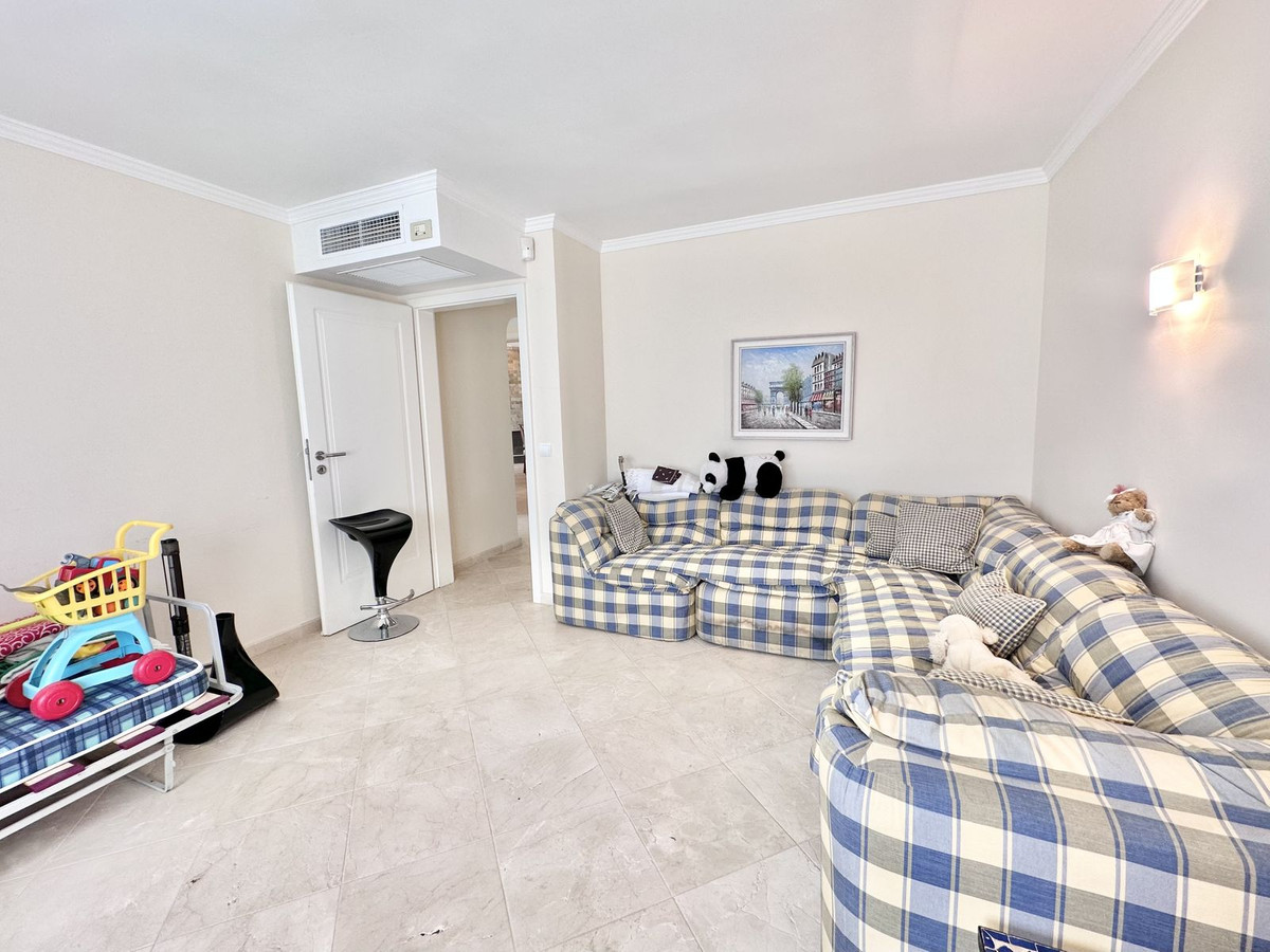 6 Bed Townhouse for sale in El Rosario Costa Del Sol, Málaga, Spain