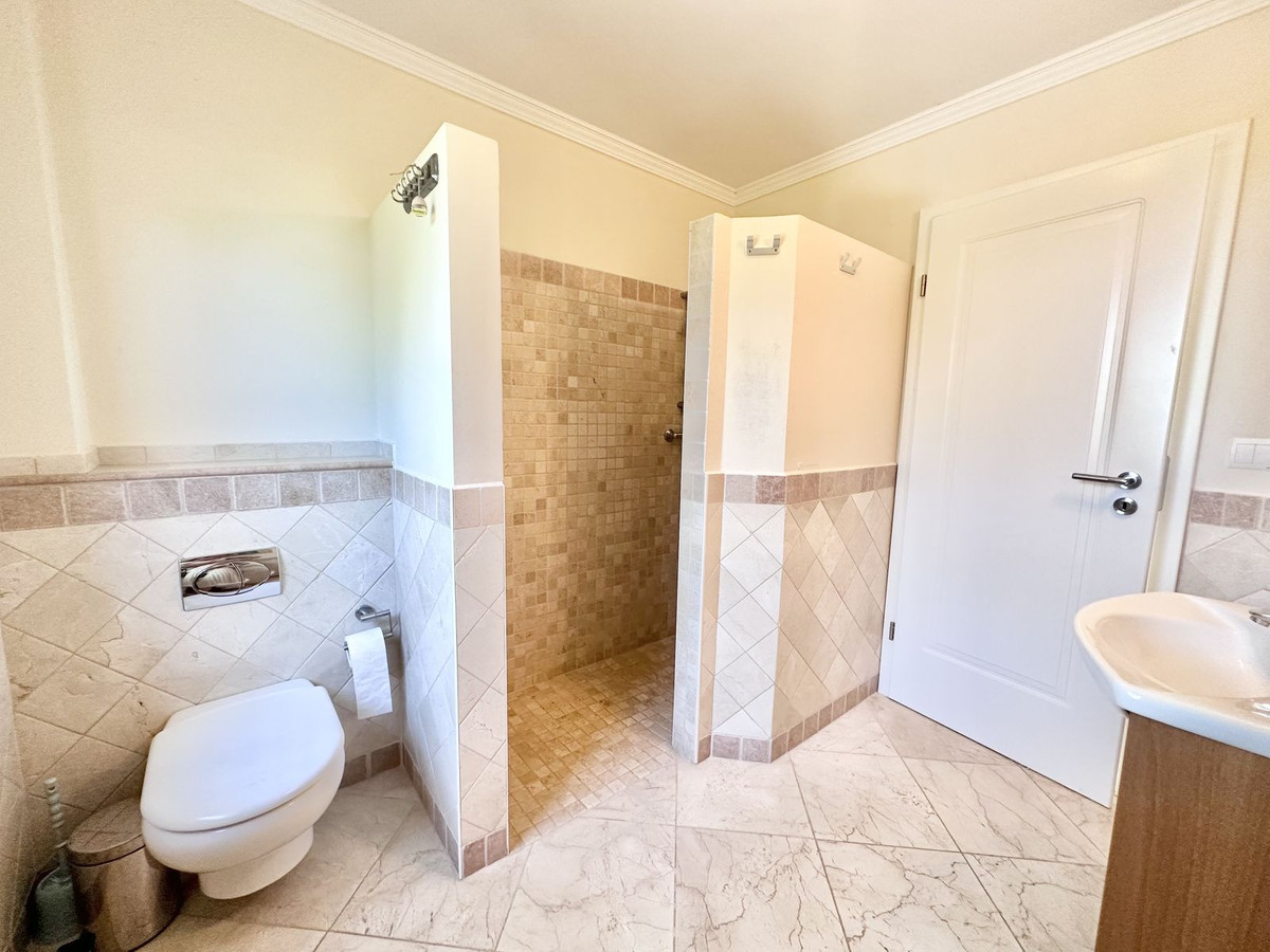 6 Bed Townhouse for sale in El Rosario Costa Del Sol, Málaga, Spain