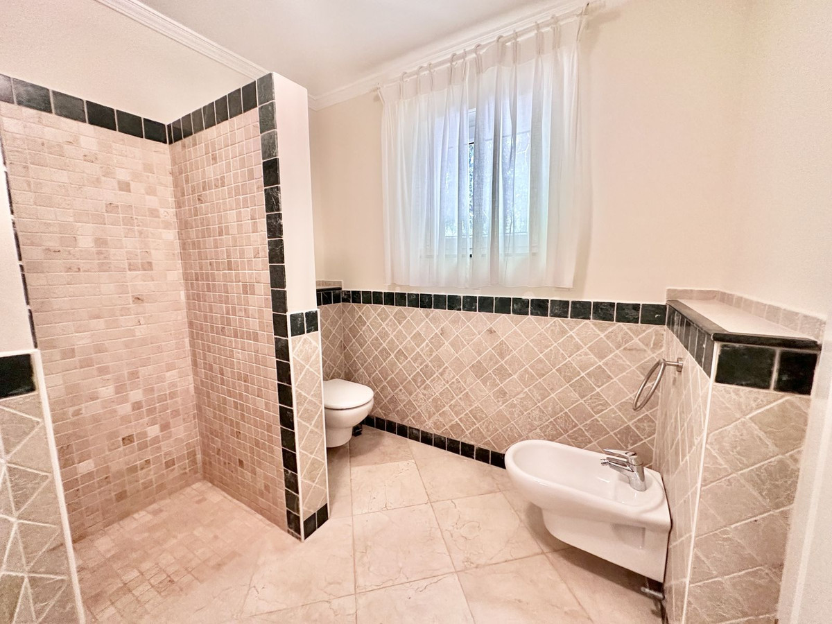 6 Bed Townhouse for sale in El Rosario Costa Del Sol, Málaga, Spain