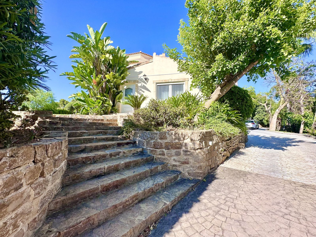 6 Bed Townhouse for sale in El Rosario Costa Del Sol, Málaga, Spain