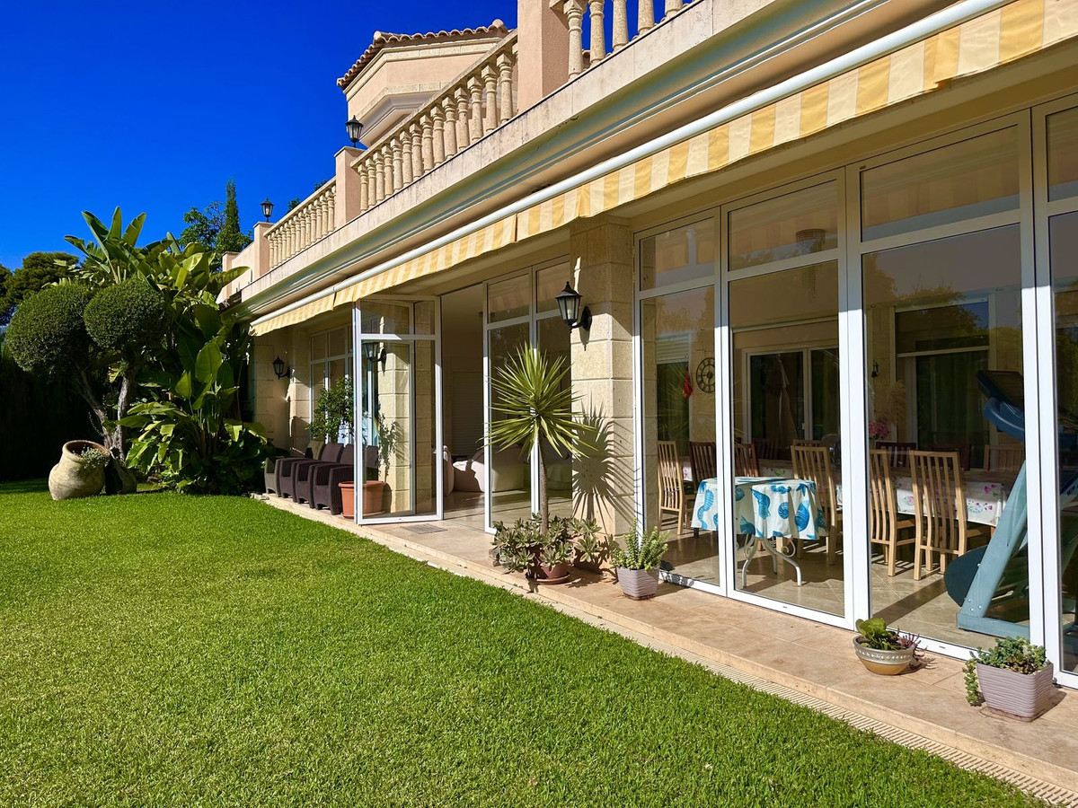 6 Bed Townhouse for sale in El Rosario Costa Del Sol, Málaga, Spain