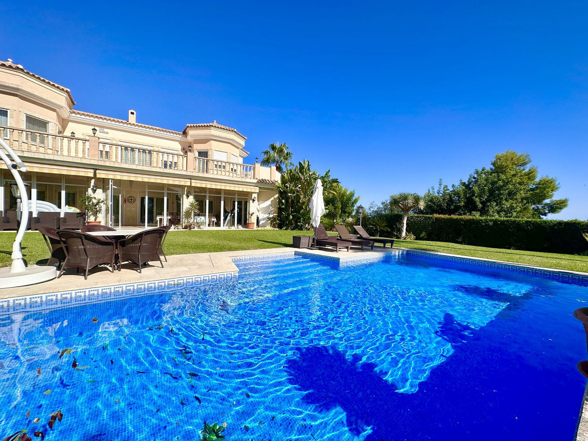 6 Bed Townhouse for sale in El Rosario Costa Del Sol, Málaga, Spain