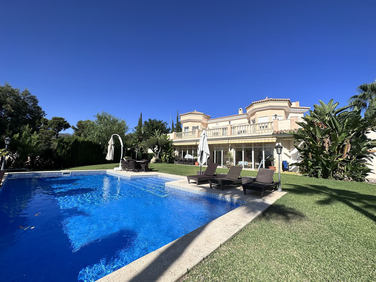6 Bed Townhouse for sale in El Rosario Costa Del Sol, Málaga, Spain