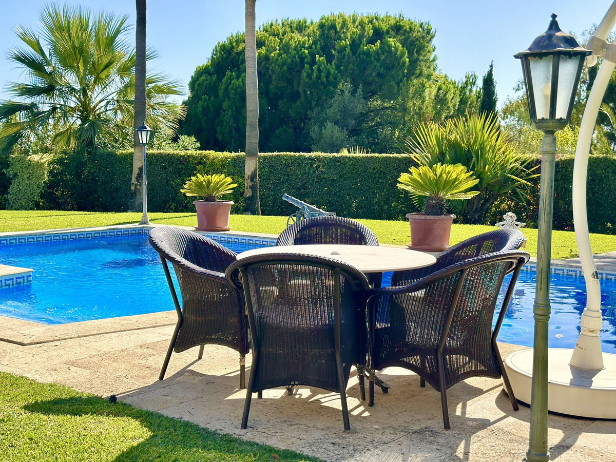 6 Bed Townhouse for sale in El Rosario Costa Del Sol, Málaga, Spain