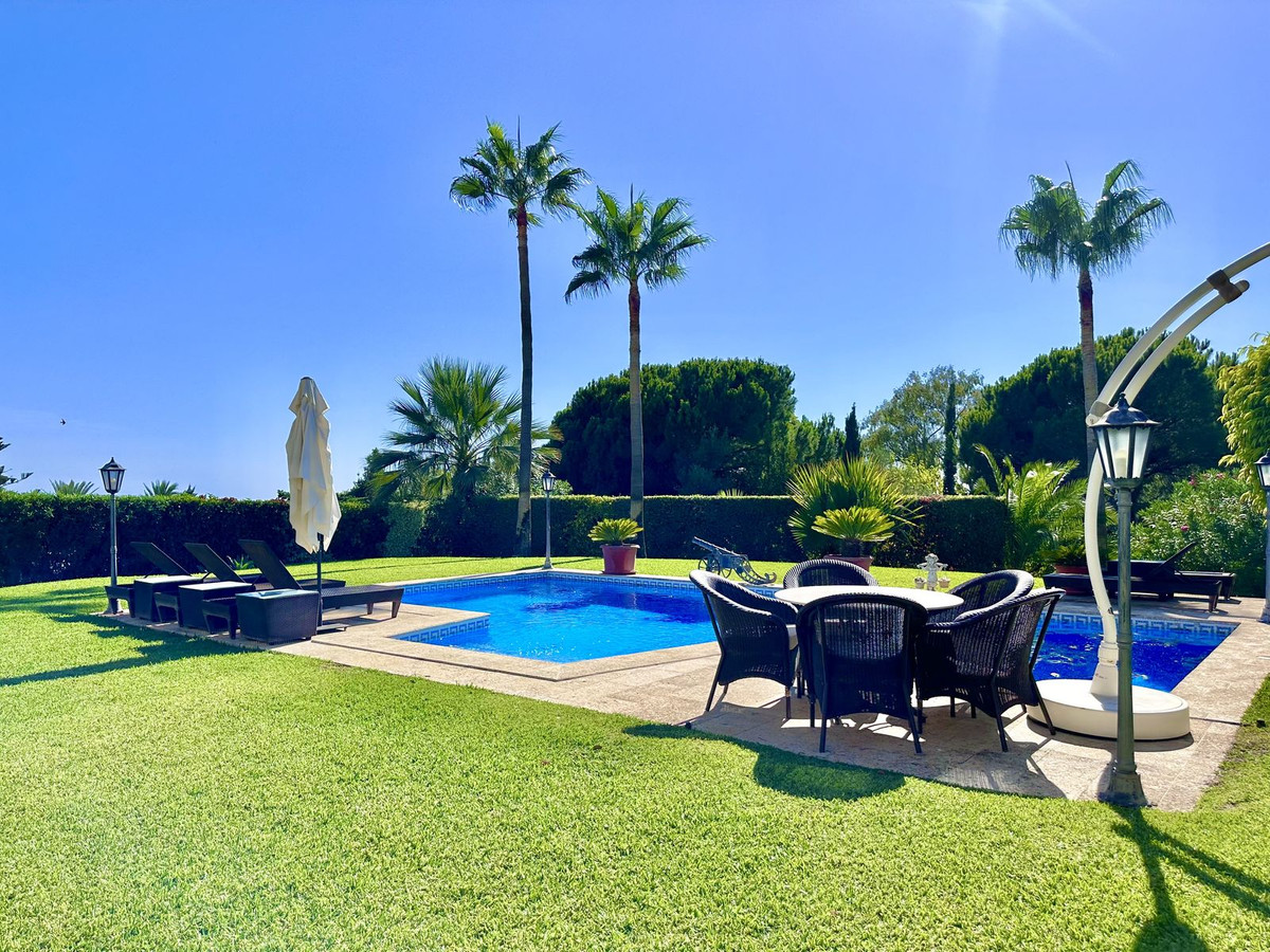 6 Bed Townhouse for sale in El Rosario Costa Del Sol, Málaga, Spain