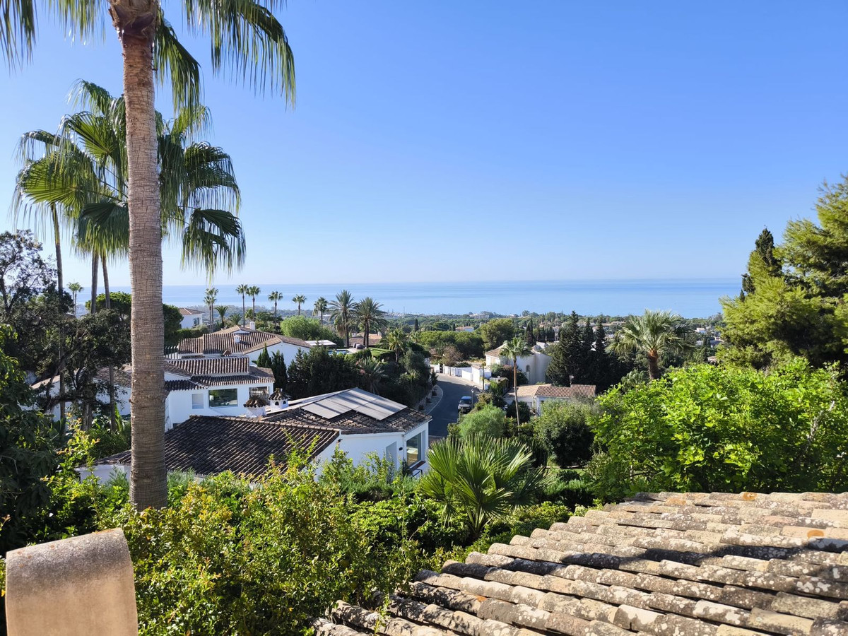 6 Bed Townhouse for sale in El Rosario Costa Del Sol, Málaga, Spain