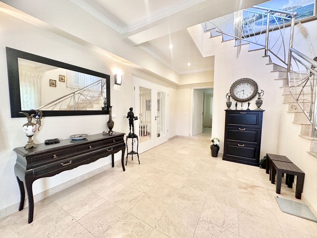 6 Bed Townhouse for sale in El Rosario Costa Del Sol, Málaga, Spain