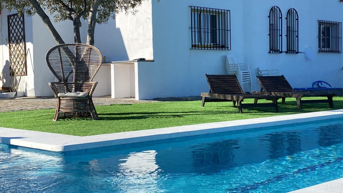 4 Bed Townhouse for sale in Estepona Costa Del Sol, Málaga, Spain