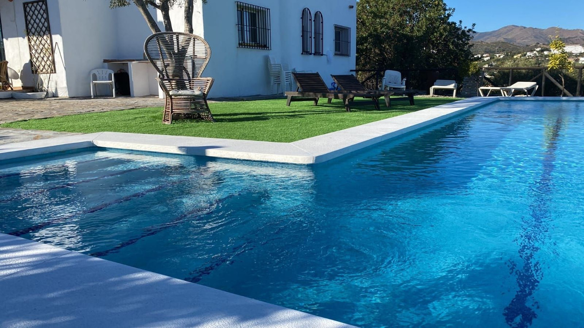 4 Bed Townhouse for sale in Estepona Costa Del Sol, Málaga, Spain