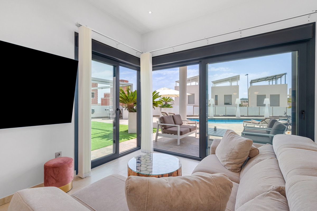 Se vende Villa - Chalet de 3 dormitorios en Costa Blanca, Alicante, España