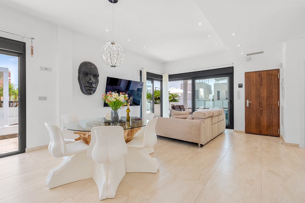 Se vende Villa - Chalet de 3 dormitorios en Costa Blanca, Alicante, España