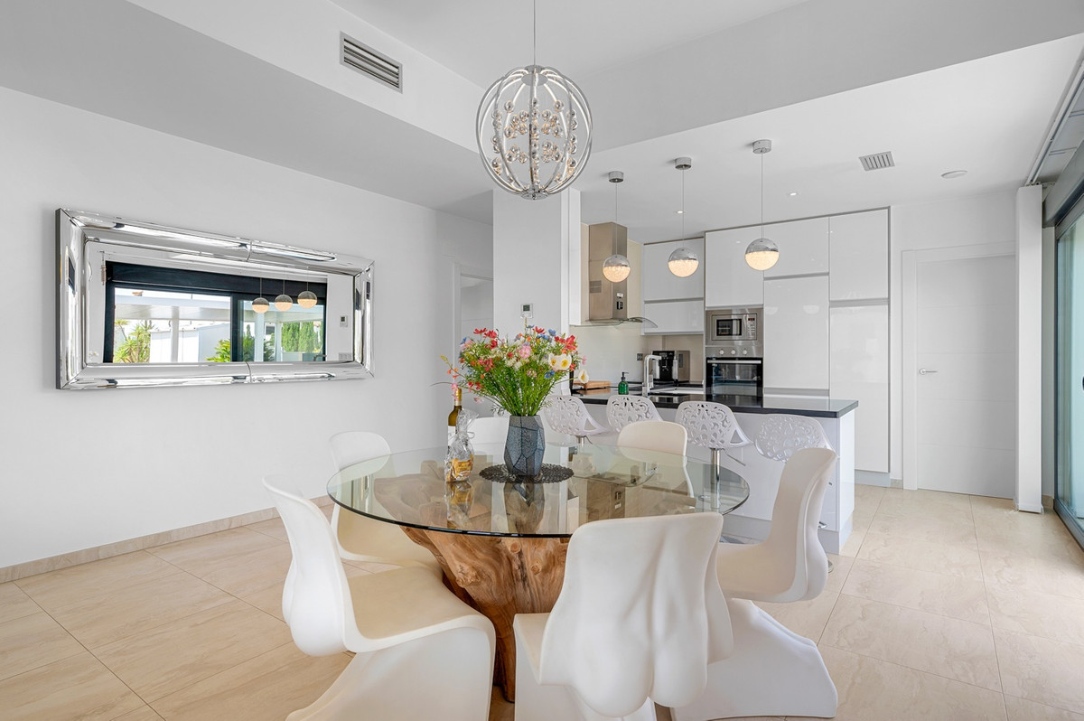 Se vende Villa - Chalet de 3 dormitorios en Costa Blanca, Alicante, España