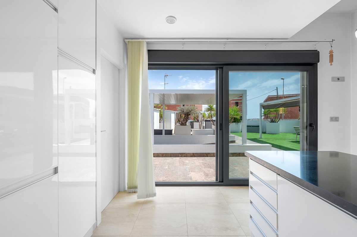 Se vende Villa - Chalet de 3 dormitorios en Costa Blanca, Alicante, España