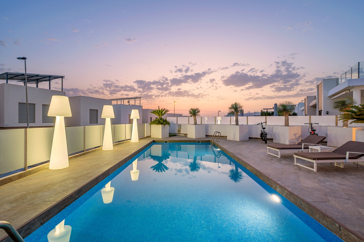 Se vende Villa - Chalet de 3 dormitorios en Costa Blanca, Alicante, España