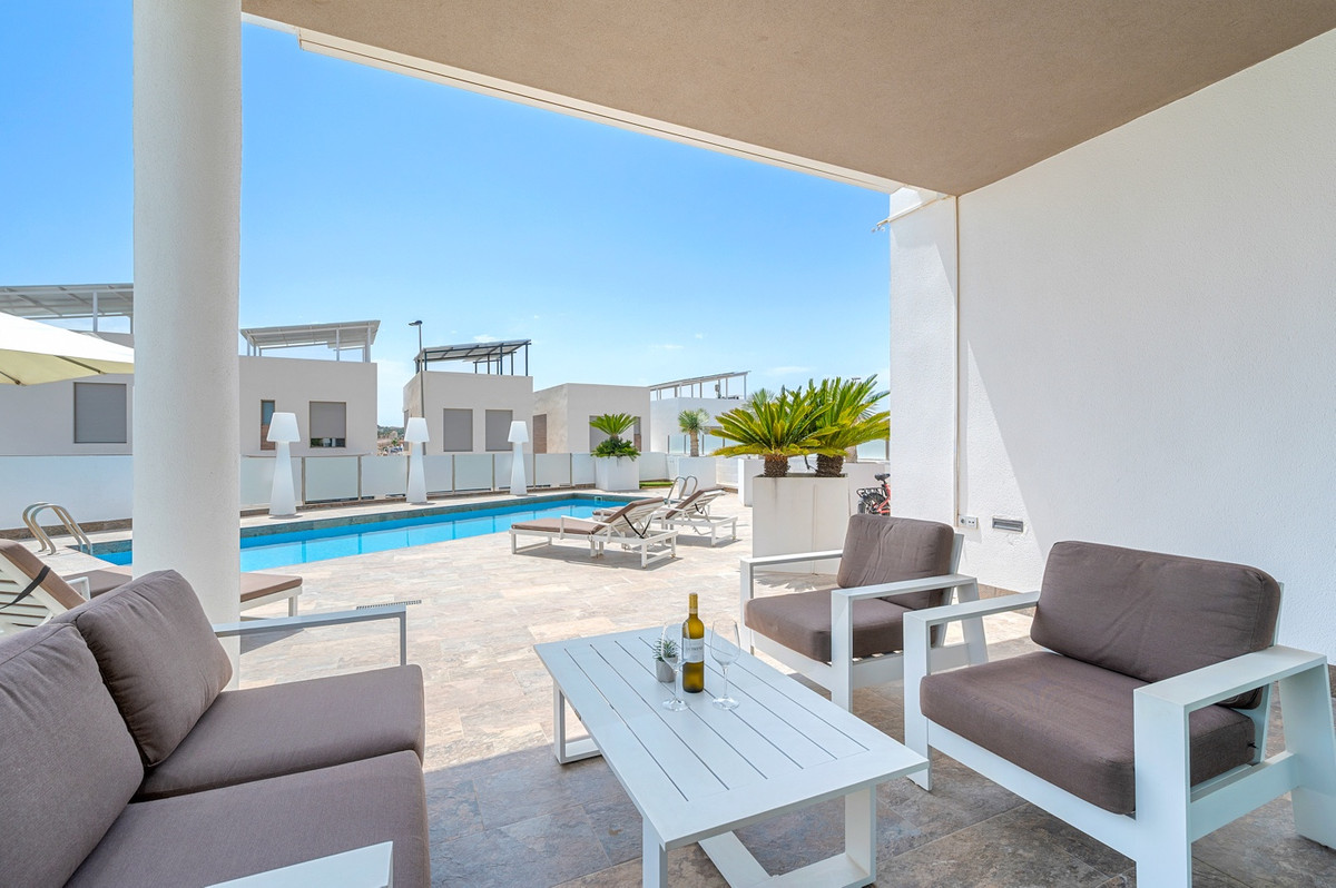 Se vende Villa - Chalet de 3 dormitorios en Costa Blanca, Alicante, España