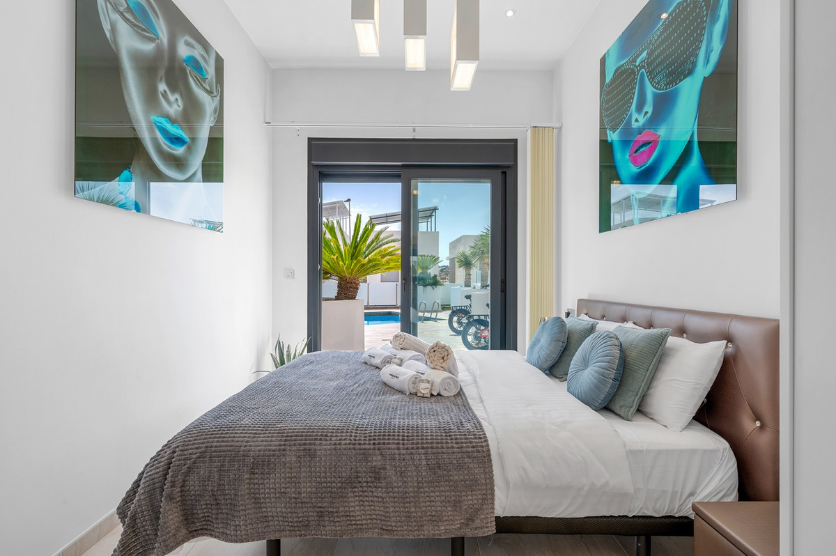 Se vende Villa - Chalet de 3 dormitorios en Costa Blanca, Alicante, España