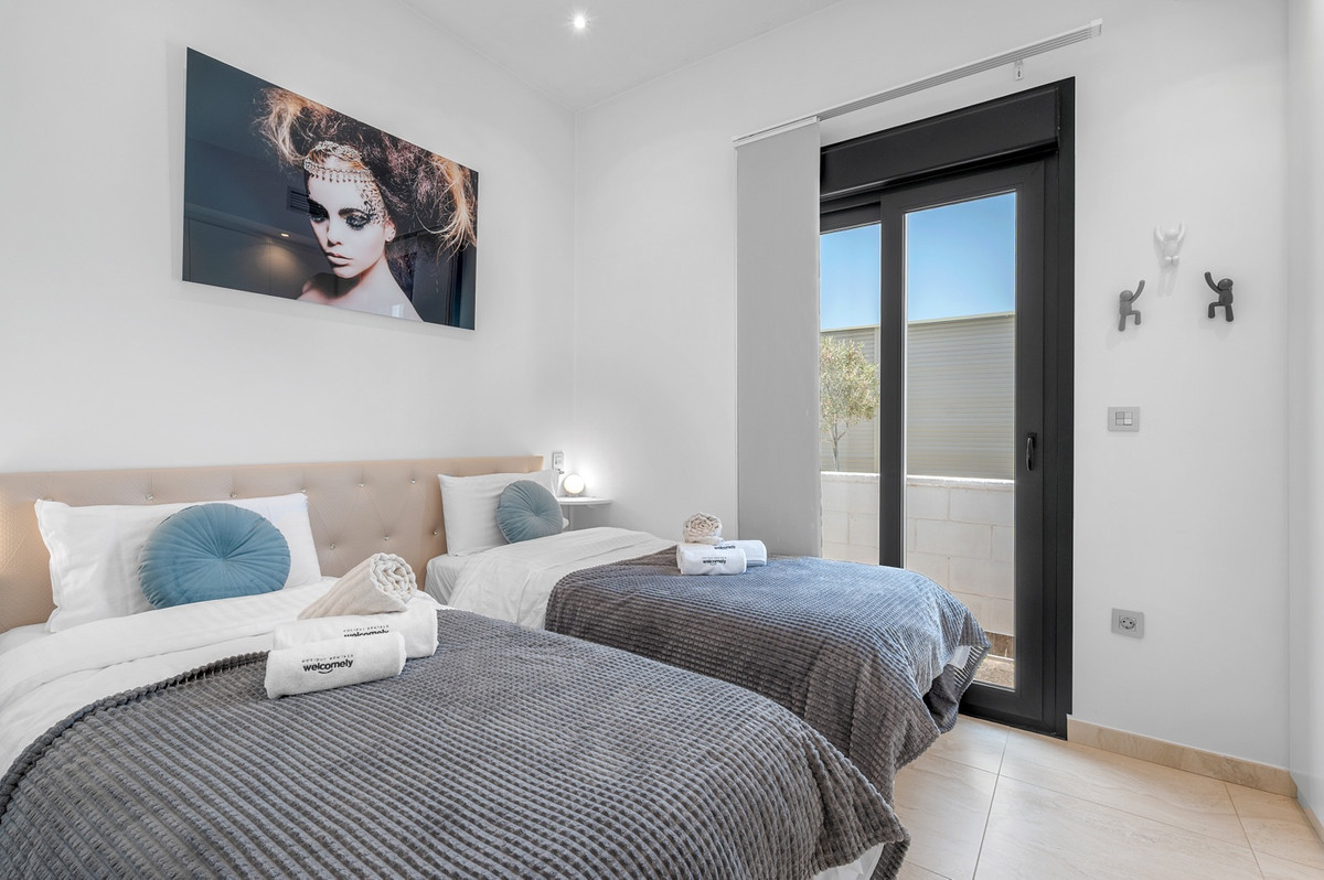 Se vende Villa - Chalet de 3 dormitorios en Costa Blanca, Alicante, España