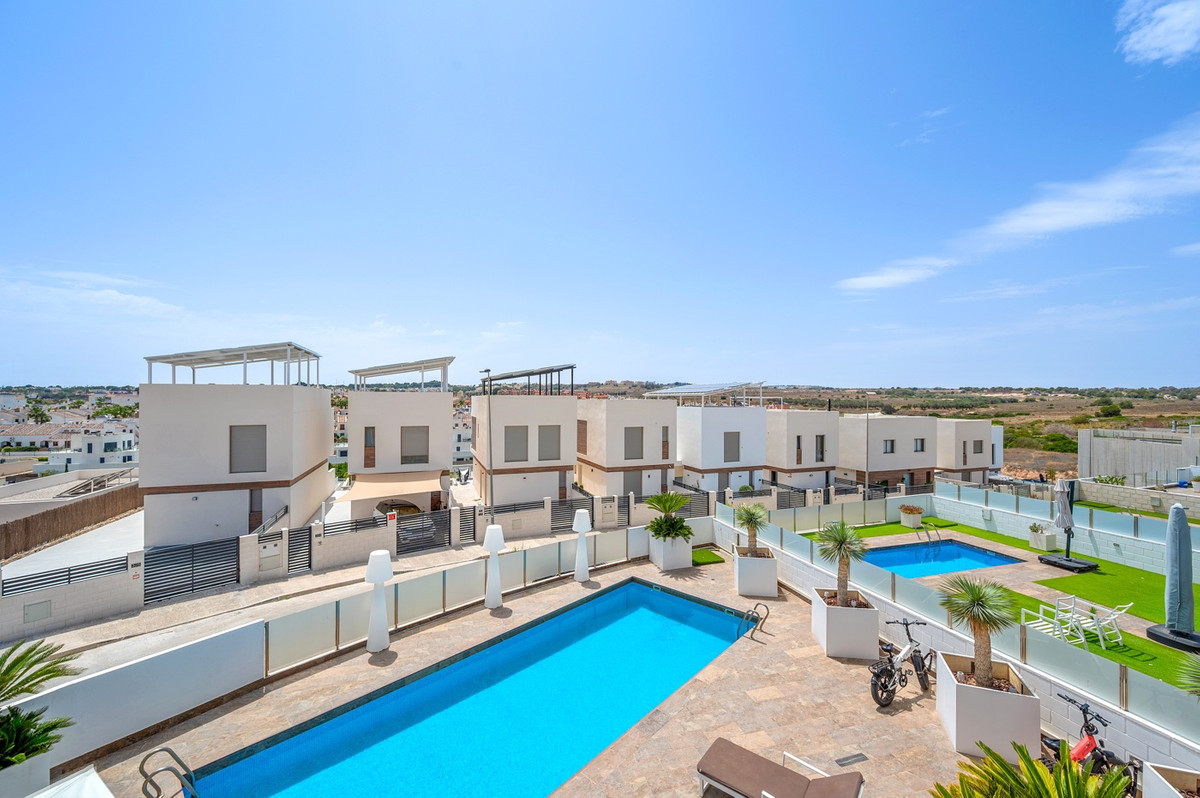 Se vende Villa - Chalet de 3 dormitorios en Costa Blanca, Alicante, España