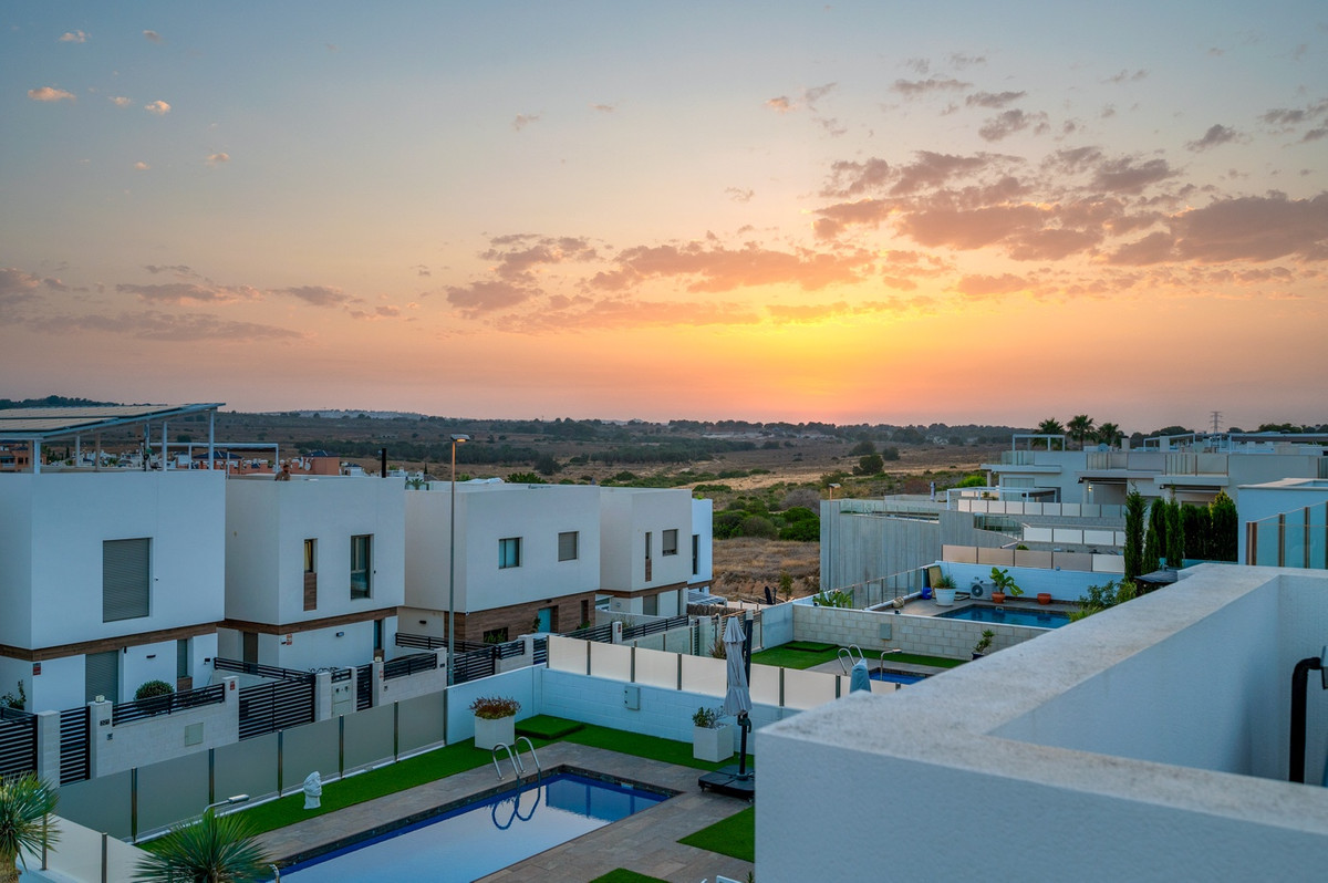 Se vende Villa - Chalet de 3 dormitorios en Costa Blanca, Alicante, España