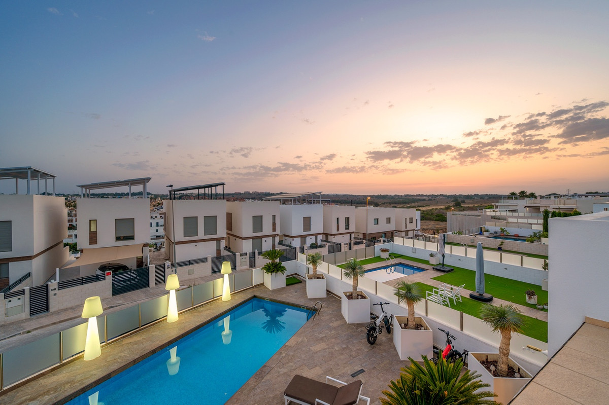 Se vende Villa - Chalet de 3 dormitorios en Costa Blanca, Alicante, España