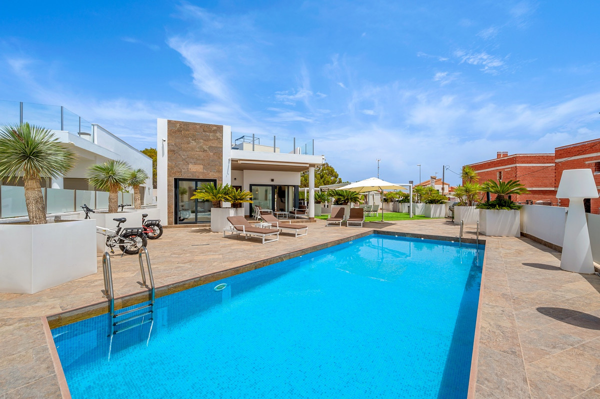 Se vende Villa - Chalet de 3 dormitorios en Costa Blanca, Alicante, España