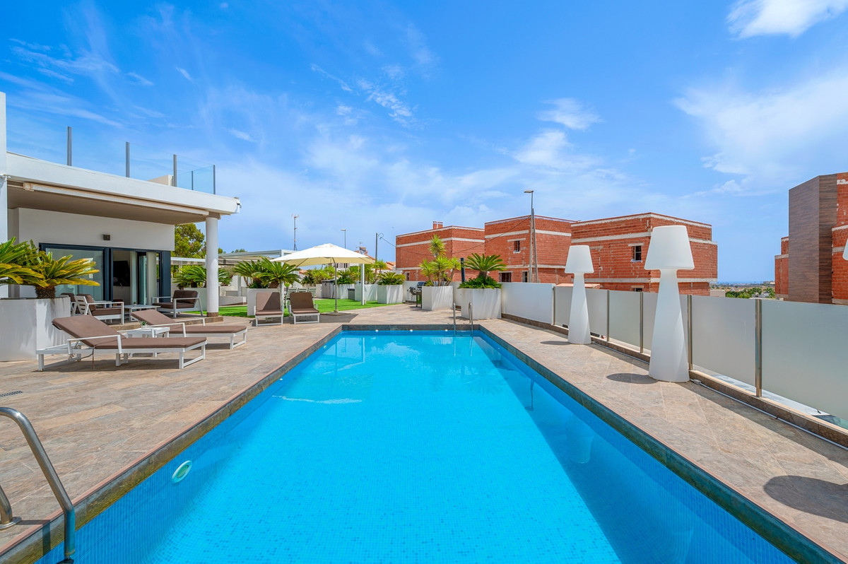 Se vende Villa - Chalet de 3 dormitorios en Costa Blanca, Alicante, España
