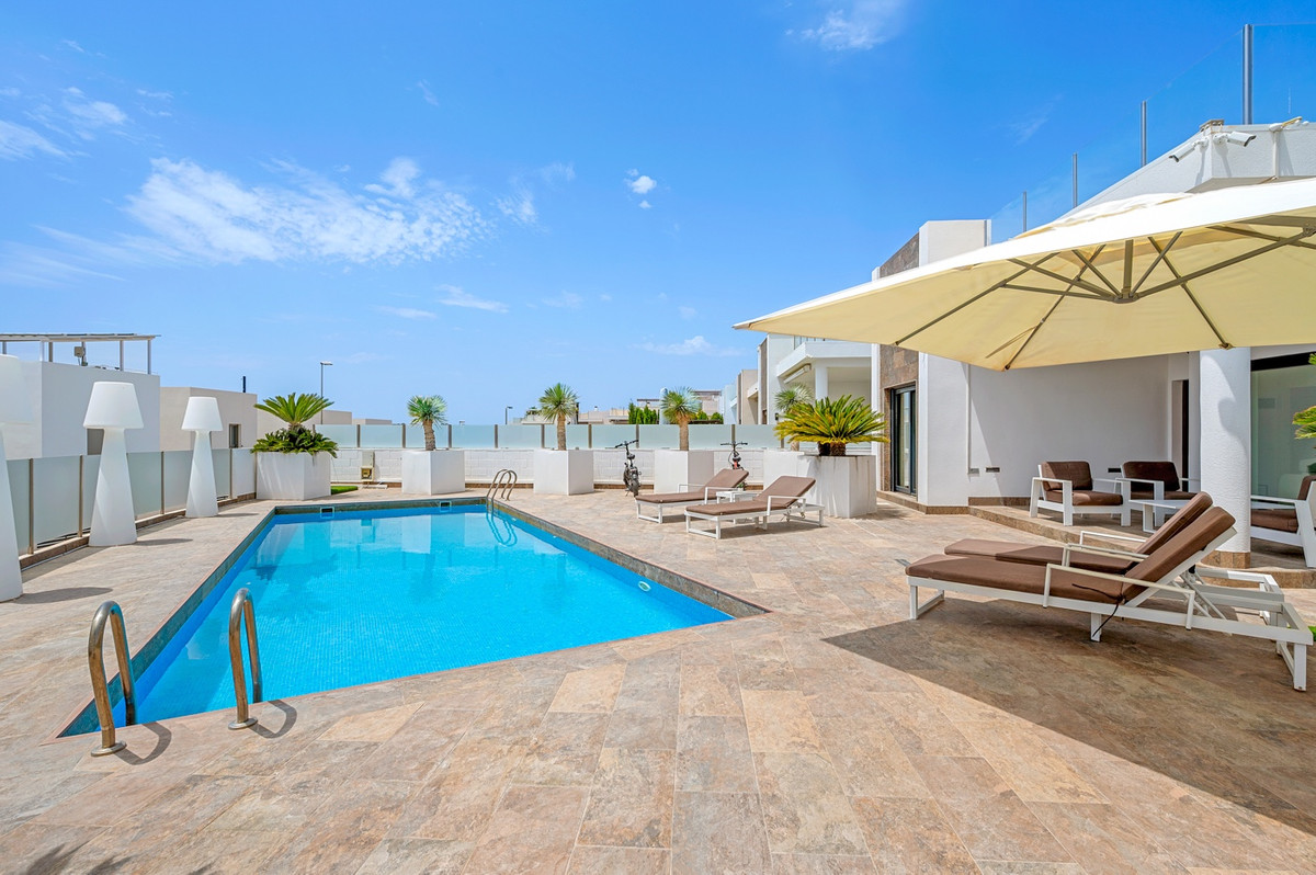 Se vende Villa - Chalet de 3 dormitorios en Costa Blanca, Alicante, España