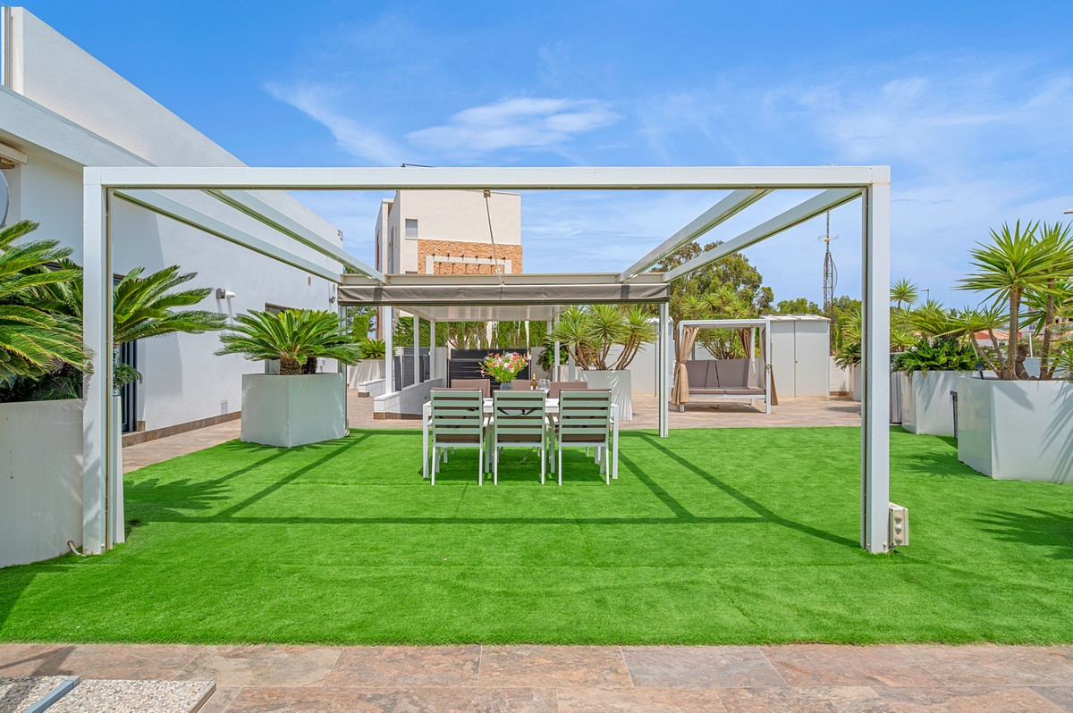 Se vende Villa - Chalet de 3 dormitorios en Costa Blanca, Alicante, España