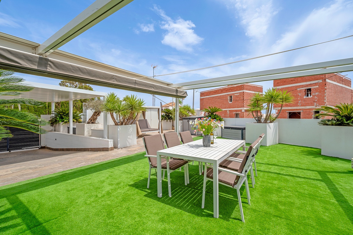 Se vende Villa - Chalet de 3 dormitorios en Costa Blanca, Alicante, España