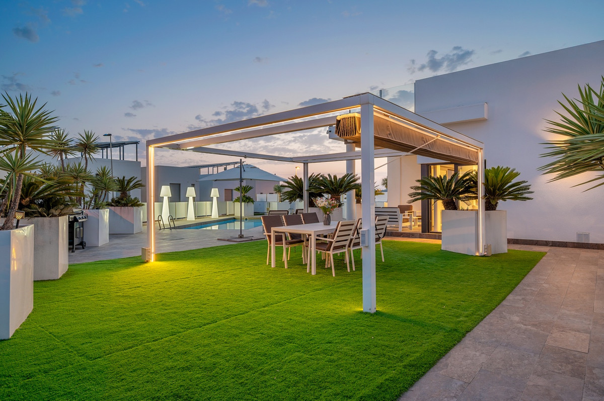 Se vende Villa - Chalet de 3 dormitorios en Costa Blanca, Alicante, España