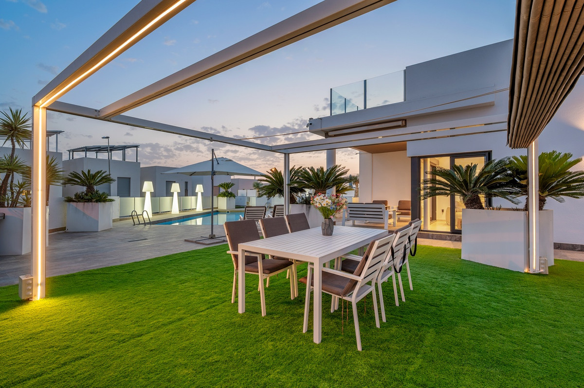 Se vende Villa - Chalet de 3 dormitorios en Costa Blanca, Alicante, España