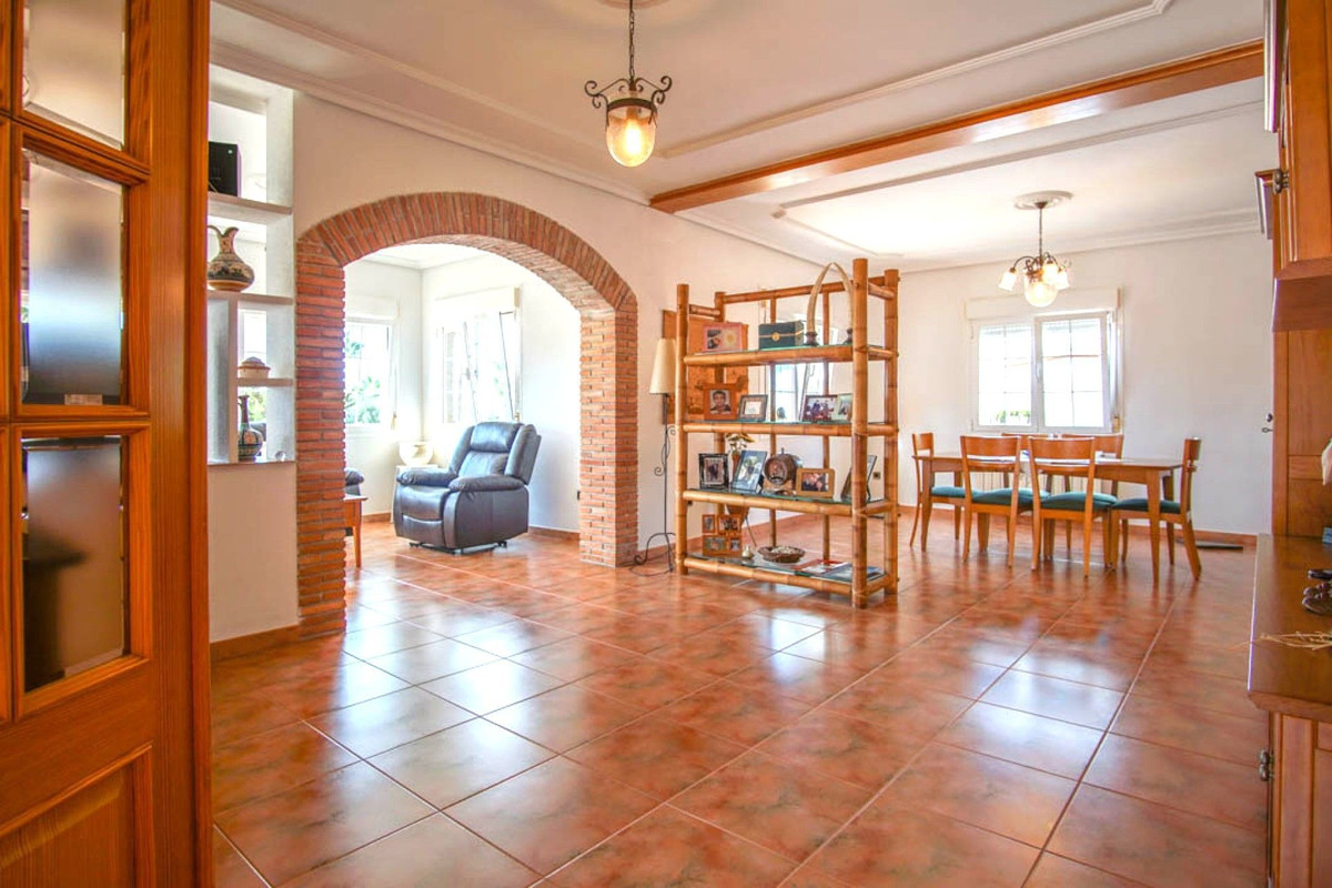 Se vende Villa - Chalet de 5 dormitorios en Costa Blanca, Alicante, España