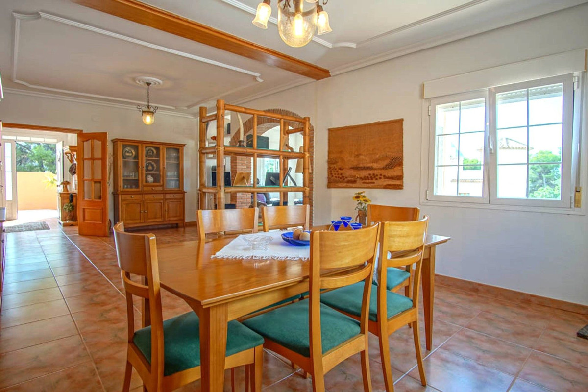 Se vende Villa - Chalet de 5 dormitorios en Costa Blanca, Alicante, España