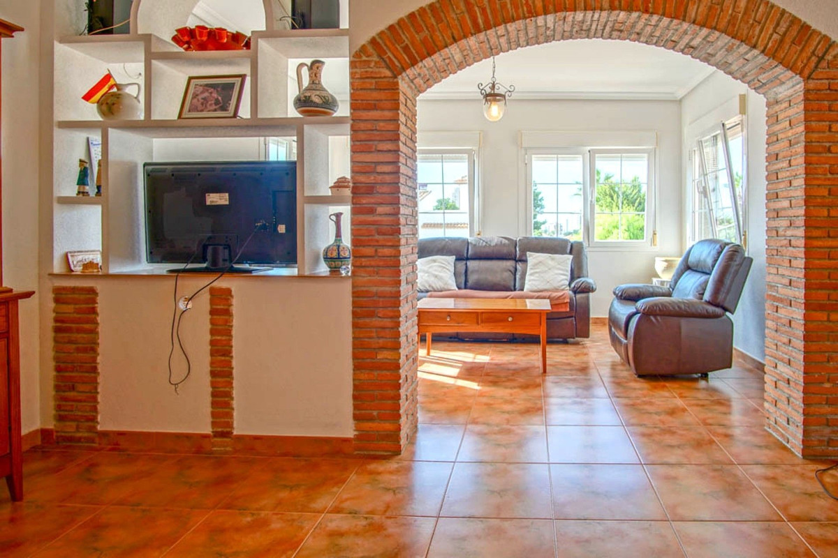 Se vende Villa - Chalet de 5 dormitorios en Costa Blanca, Alicante, España