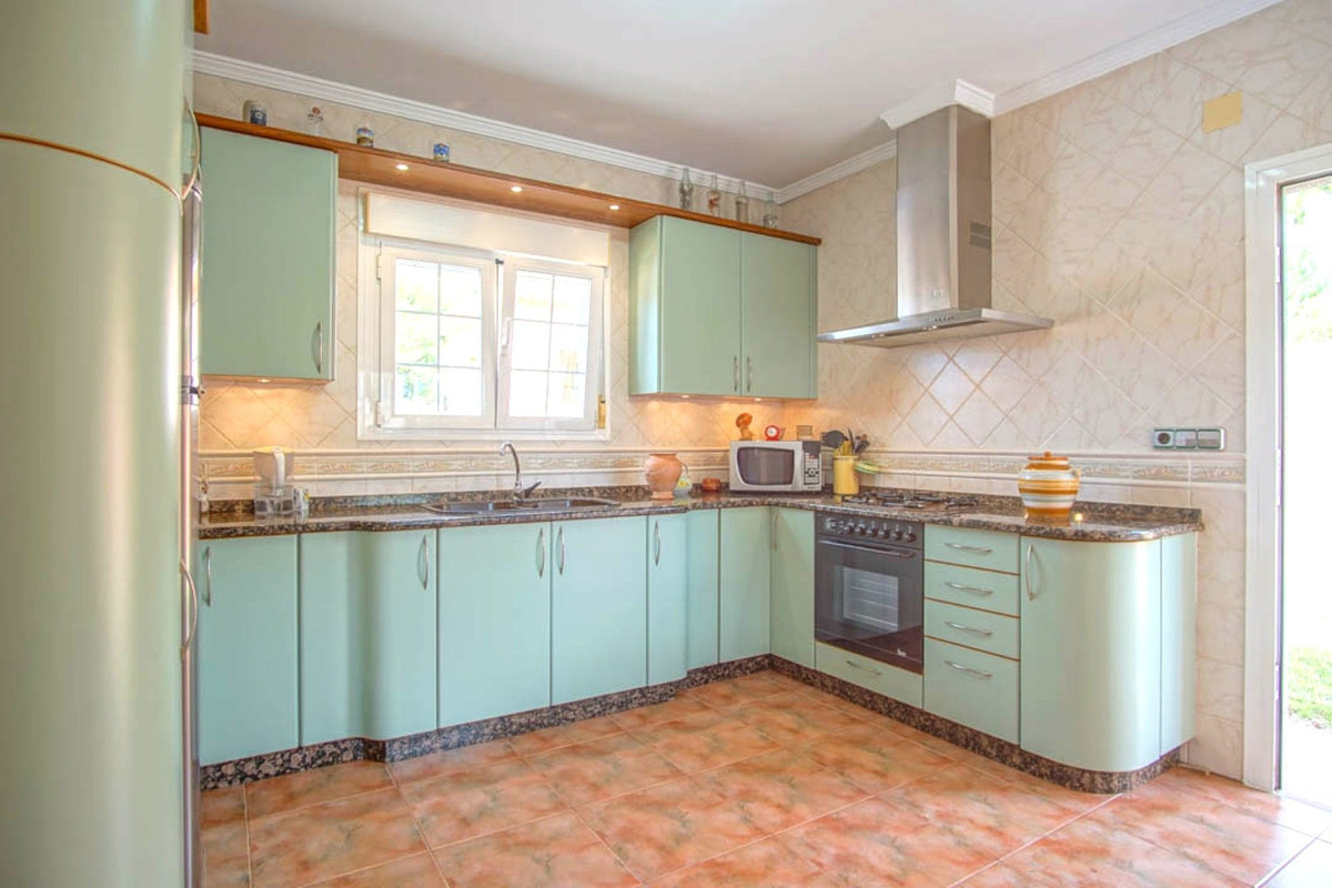 Se vende Villa - Chalet de 5 dormitorios en Costa Blanca, Alicante, España