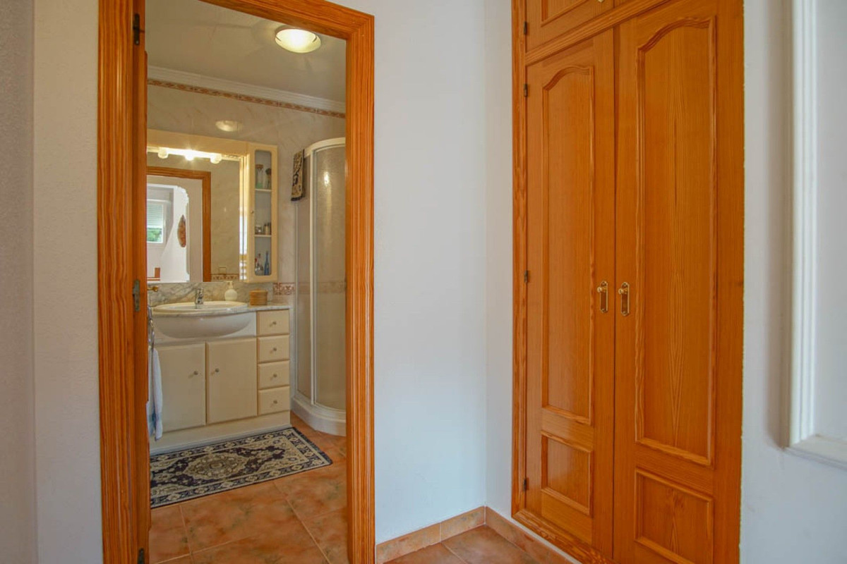Se vende Villa - Chalet de 5 dormitorios en Costa Blanca, Alicante, España