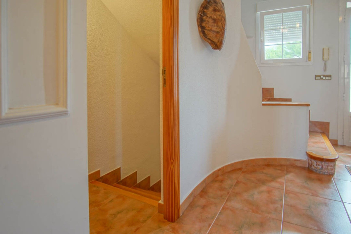 Se vende Villa - Chalet de 5 dormitorios en Costa Blanca, Alicante, España