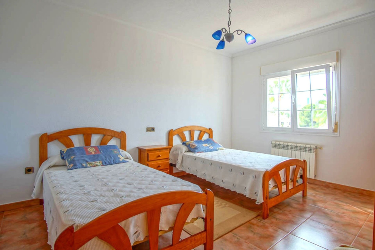 Se vende Villa - Chalet de 5 dormitorios en Costa Blanca, Alicante, España