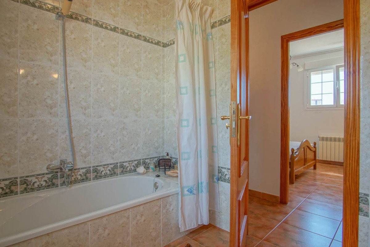 Se vende Villa - Chalet de 5 dormitorios en Costa Blanca, Alicante, España