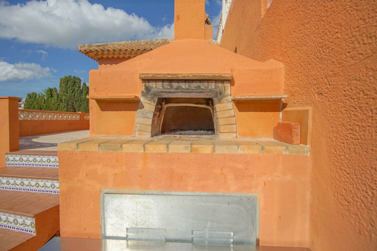 Se vende Villa - Chalet de 5 dormitorios en Costa Blanca, Alicante, España