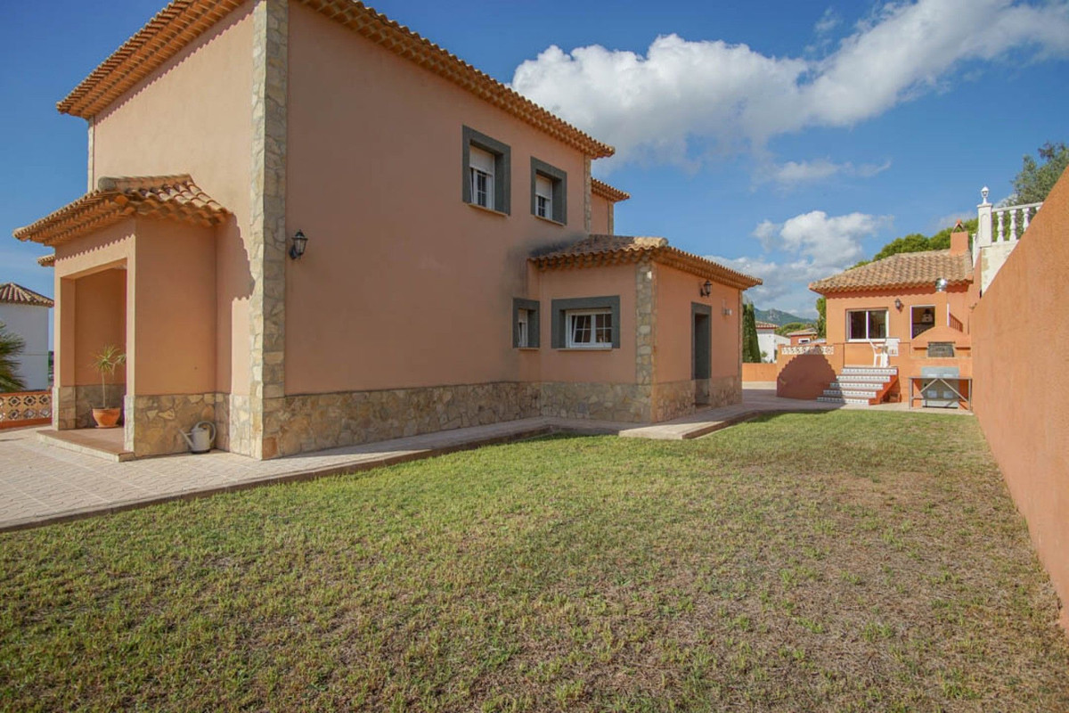 Se vende Villa - Chalet de 5 dormitorios en Costa Blanca, Alicante, España