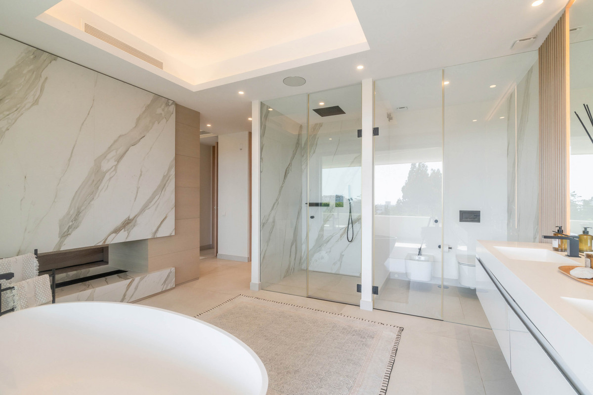 Se vende Villa - Chalet de 4 dormitorios en Costa Del Sol, Málaga, España