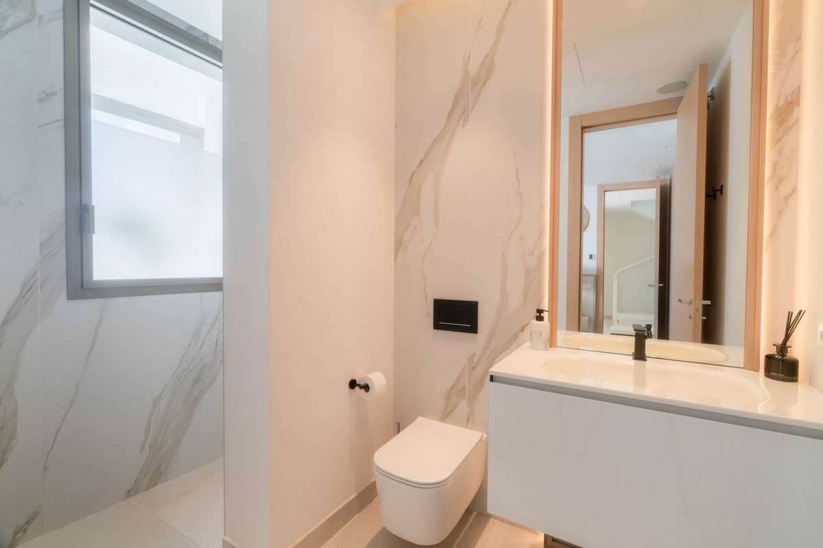 Se vende Villa - Chalet de 4 dormitorios en Costa Del Sol, Málaga, España