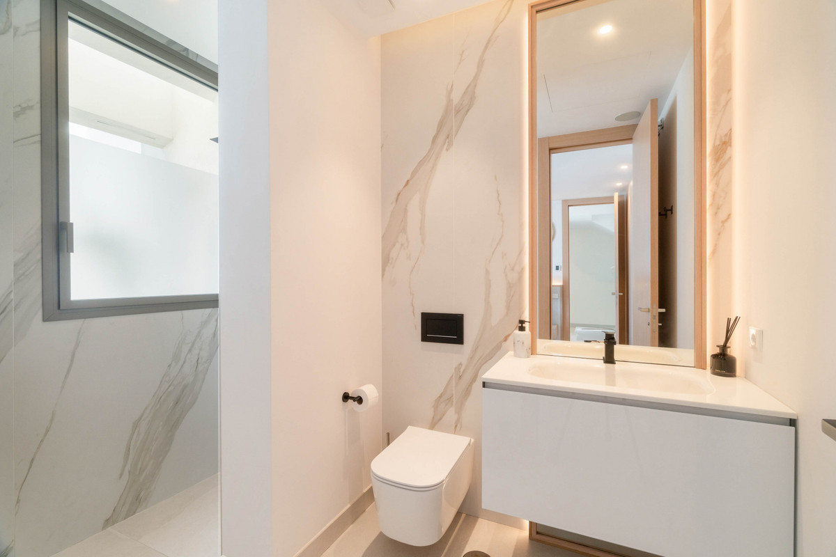 Se vende Villa - Chalet de 4 dormitorios en Costa Del Sol, Málaga, España