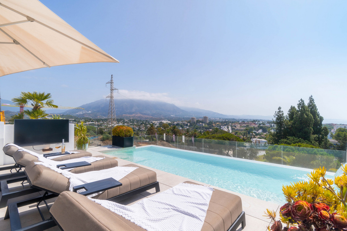 Se vende Villa - Chalet de 4 dormitorios en Costa Del Sol, Málaga, España
