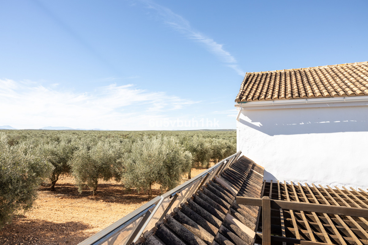 7 Bed Townhouse for sale in Antequera Costa Del Sol, Málaga, Spain