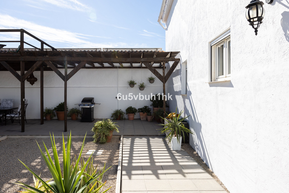 7 Bed Townhouse for sale in Antequera Costa Del Sol, Málaga, Spain
