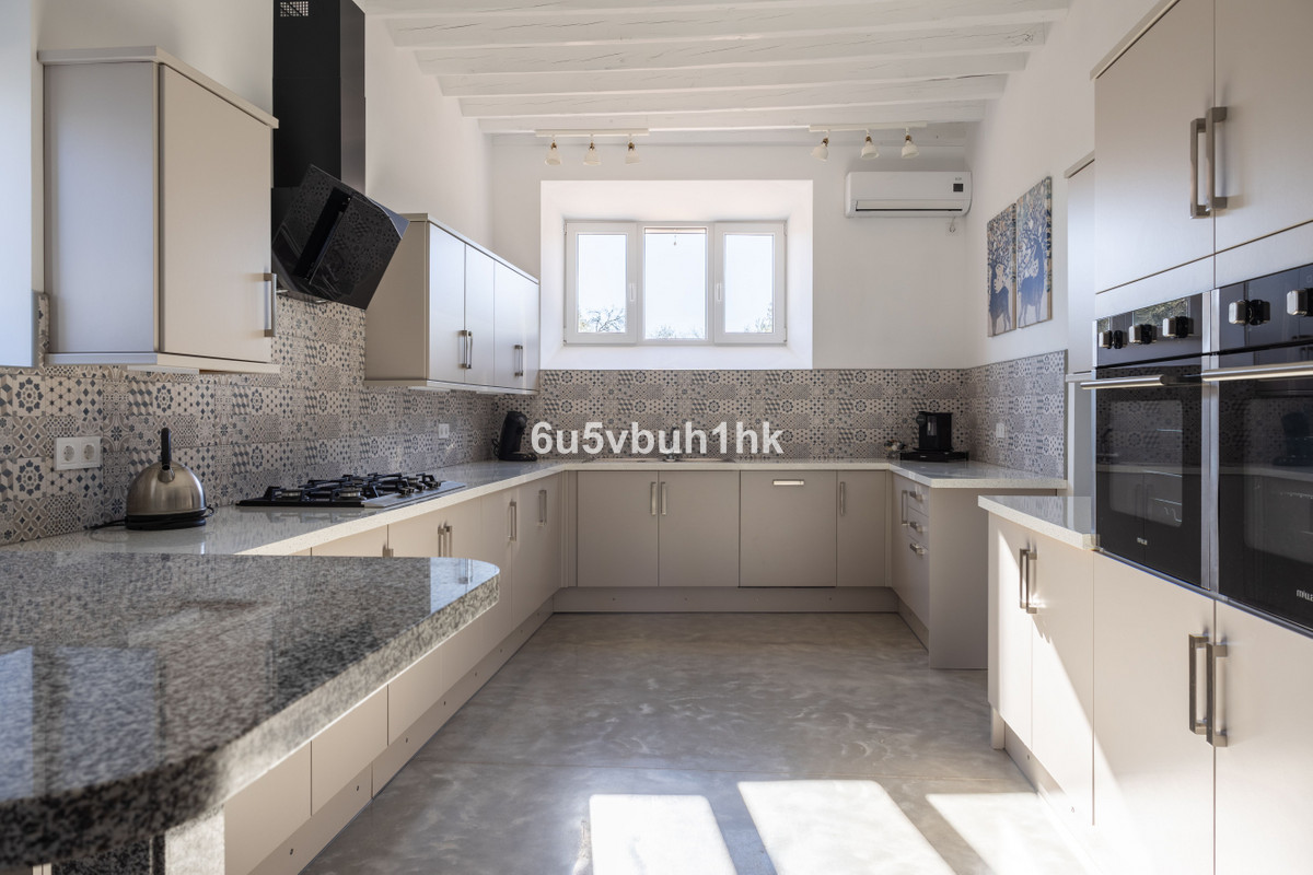 7 Bed Townhouse for sale in Antequera Costa Del Sol, Málaga, Spain
