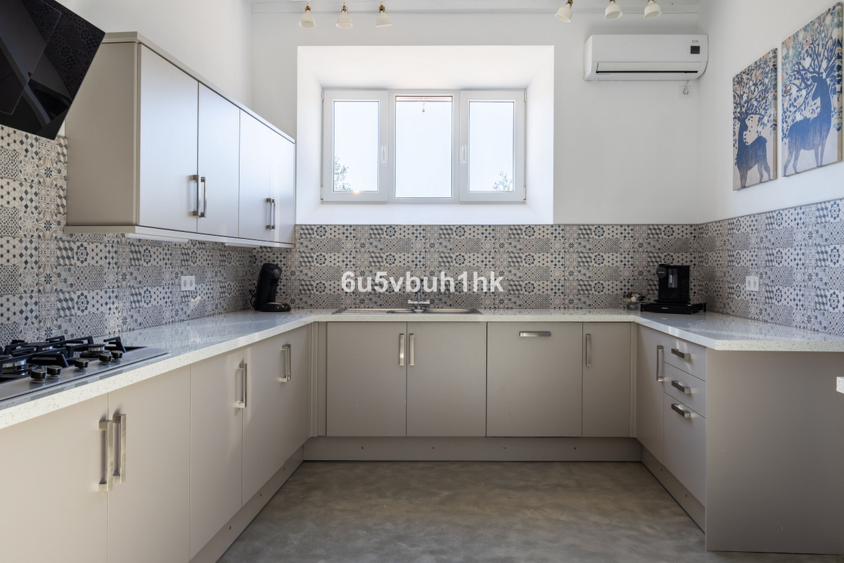 7 Bed Townhouse for sale in Antequera Costa Del Sol, Málaga, Spain