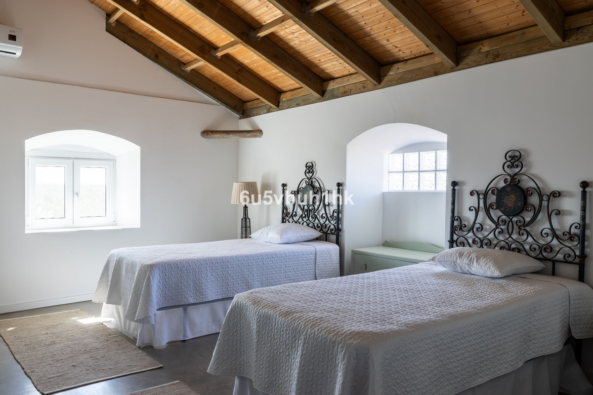 7 Bed Townhouse for sale in Antequera Costa Del Sol, Málaga, Spain